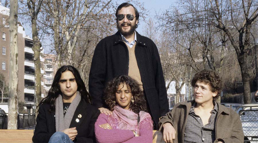 El director Eloy de la Iglesia junto a Antonio y Rosario Flores y José Luis Manzano