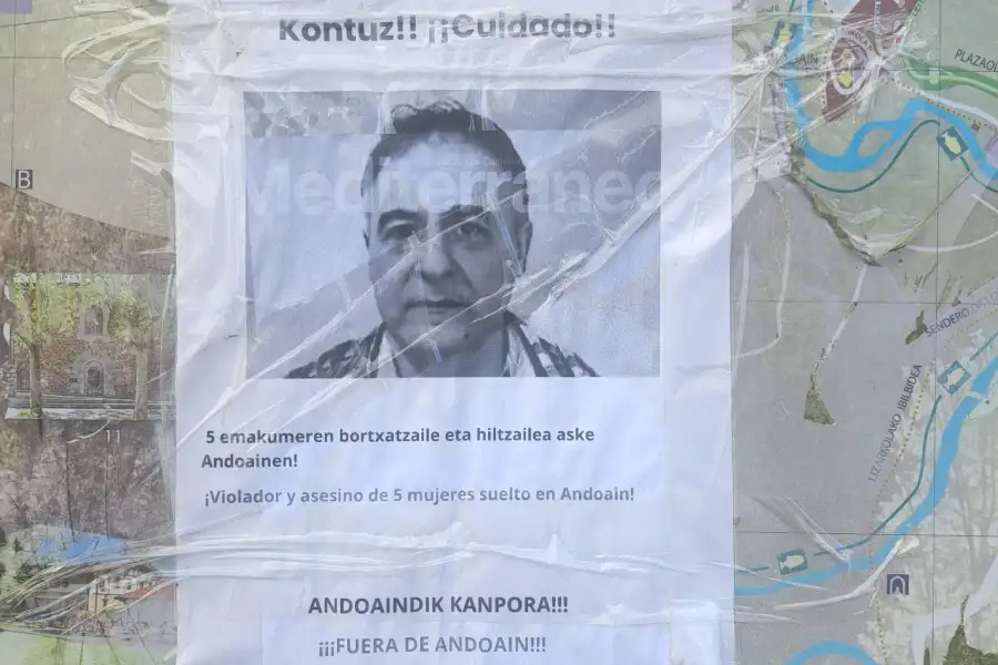 cartel avisando de la presencia en Andoain del asesino en serie de castellón después de su salida de prisión